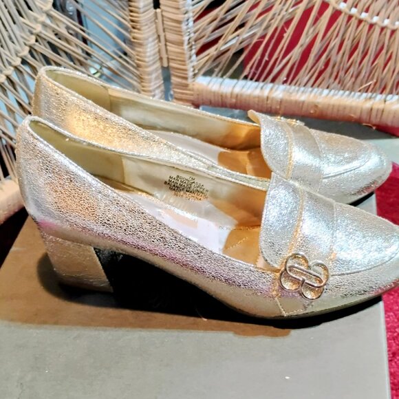 Bandolino metallic gold loafers size 7 New! **Read - Picture 2 of 12